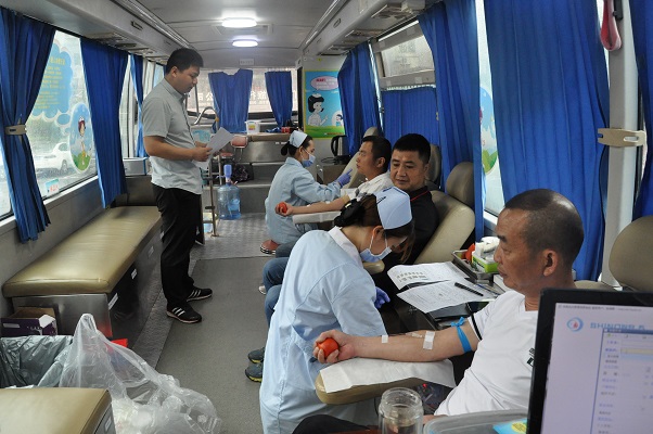 愛(ài)心凝聚力量 熱血重鑄生命 交投集團(tuán)57名志愿者參與無(wú)償獻(xiàn)血