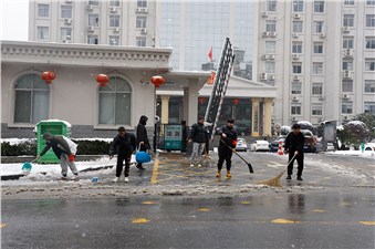 掃雪除冰 青年當(dāng)先丨市交投青年突擊隊(duì)在行動！