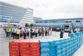 “夏送清涼”走進(jìn)市城運(yùn)集團(tuán)在建項(xiàng)目現(xiàn)場(chǎng)
