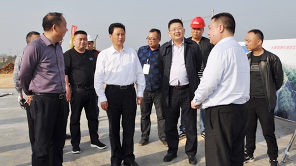 向偉雄現(xiàn)場(chǎng)調(diào)研公司交通大會(huì)戰(zhàn)項(xiàng)目