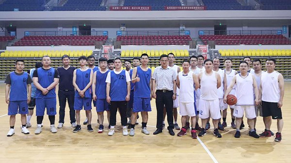 比賽交流共進(jìn)步 切磋較量同提高 市交投集團(tuán)與市委組織部舉行籃球友誼賽