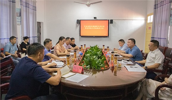 現(xiàn)場辦公解難題 鄉(xiāng)村振興繪藍圖 駐鶴龍湖鎮(zhèn)新河村鄉(xiāng)村振興后盾單位幫扶工作現(xiàn)場辦公會召開